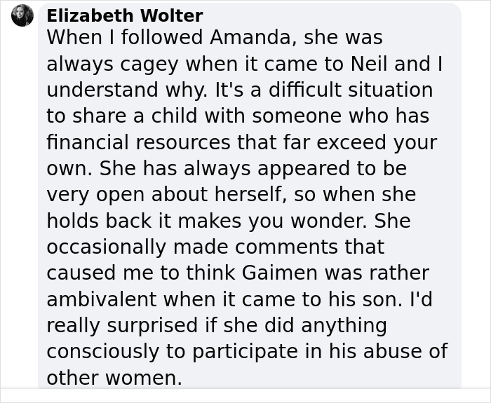 Text screenshot discussing Neil Gaiman and his ex-wife amid assault allegations. Text screenshot discussing Neil Gaiman and his ex-wife amid assault allegations.