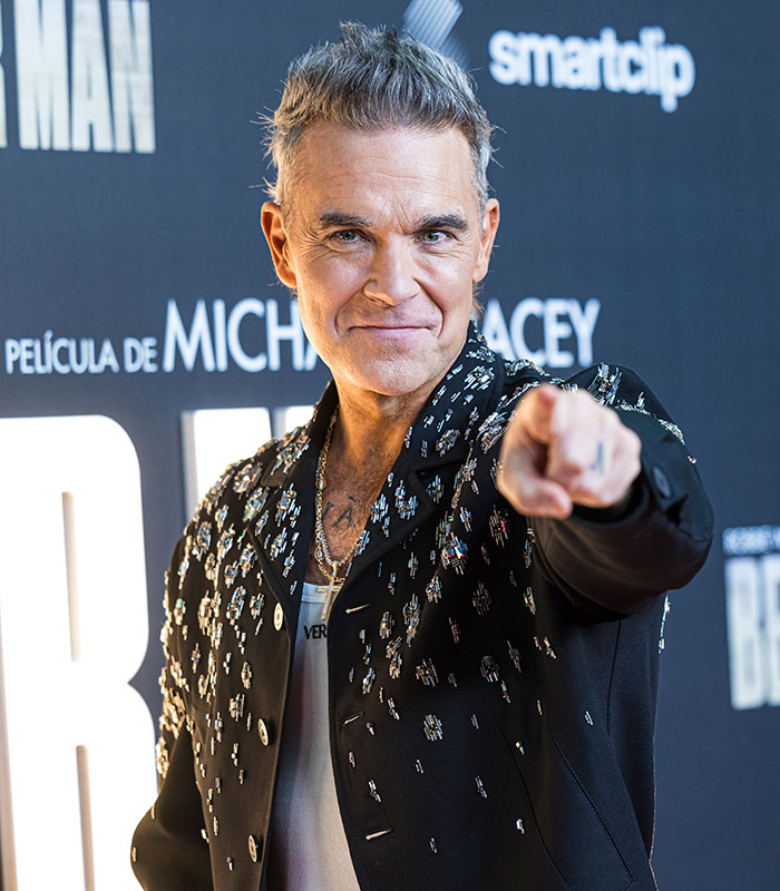 “Never Seen Anything Like That”: Robbie Williams Slammed For Blaming Fan For Mistake At NYE Gig “Never Seen Anything Like That”: Robbie Williams Slammed For Blaming Fan For Mistake At NYE Gig