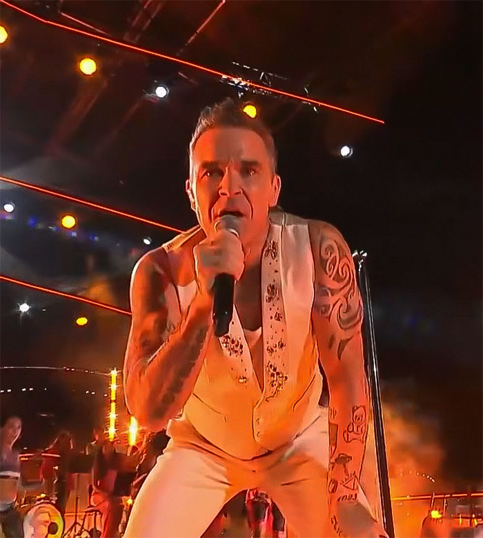 “Never Seen Anything Like That”: Robbie Williams Slammed For Blaming Fan For Mistake At NYE Gig “Never Seen Anything Like That”: Robbie Williams Slammed For Blaming Fan For Mistake At NYE Gig