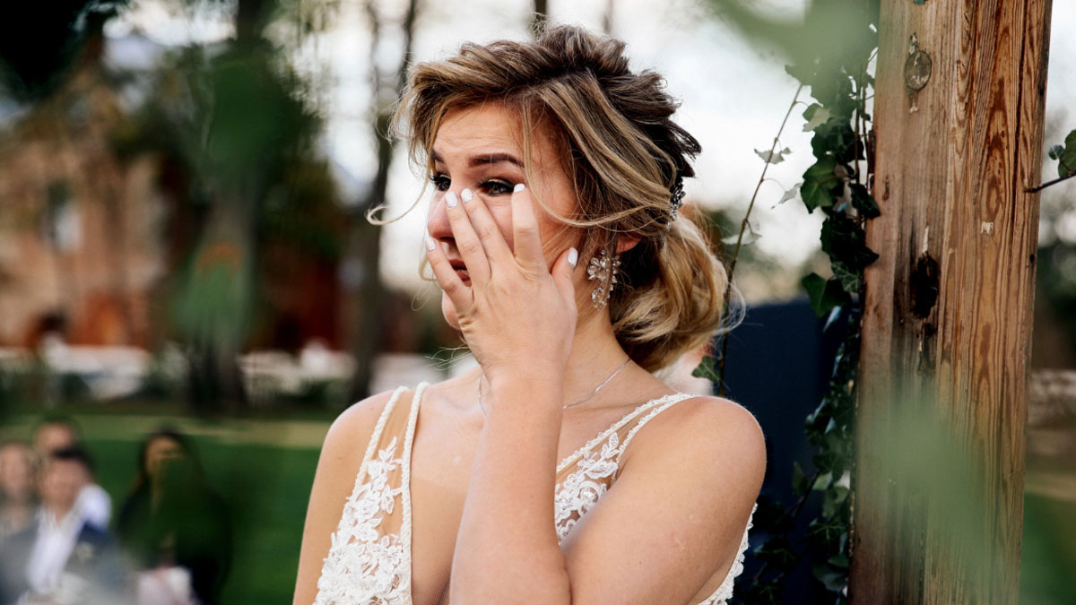 Restaurant Owner Ignores Bride’s Wishes And Forgets Her Allergy, Successfully Derailing Wedding