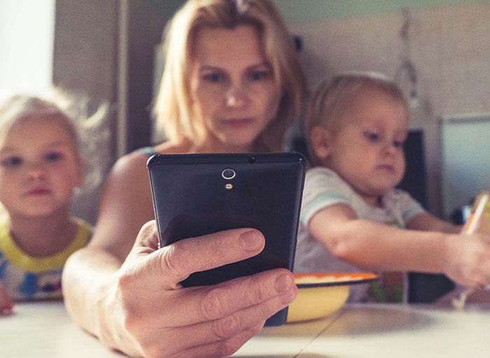 Woman’s Cry For Help Gets Her A Dose Of Brutal Honesty After She Announces Baby No. 6 Woman’s Cry For Help Gets Her A Dose Of Brutal Honesty After She Announces Baby No. 6