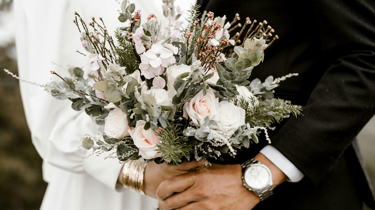 “It’s Horrendous”: Sister Protests Wedding Colors, Bride Revokes Invitation