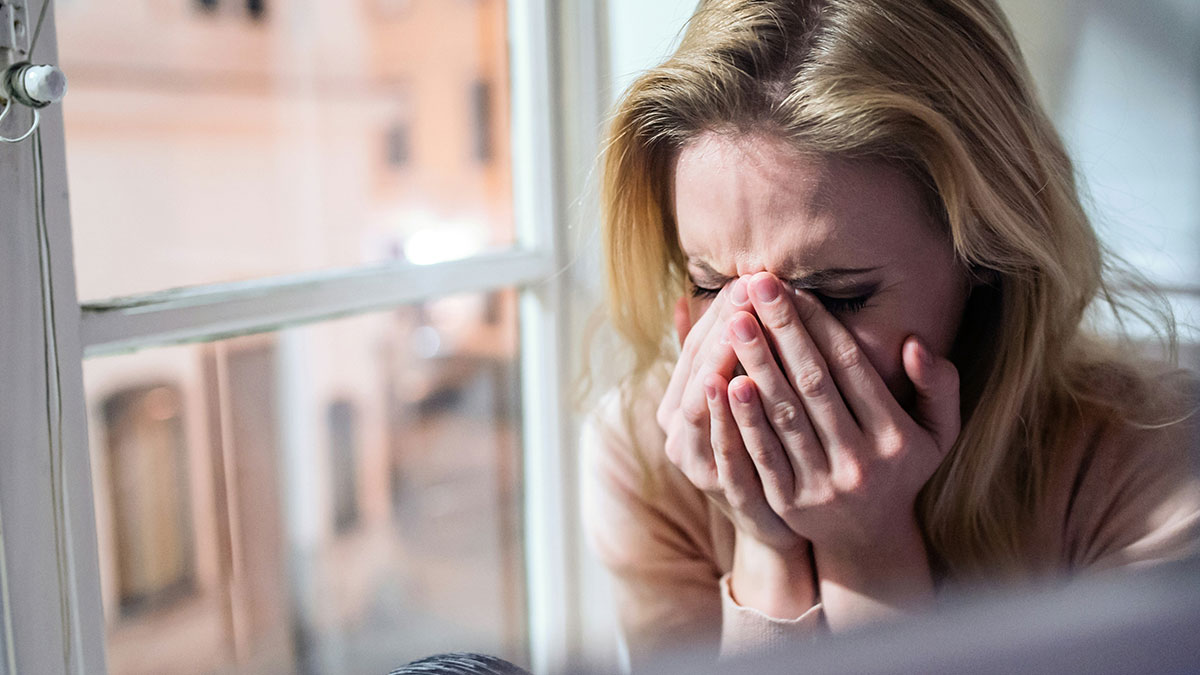 Teen’s Smirk After Destroying Heirloom Ends 6-Month Relationship, Realizes Her Mistake Too Late