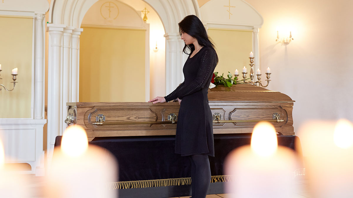 “I Didn’t Feel Anything”: Woman Refuses To Attend Dad’s Funeral, Is Shocked After Reading His Will