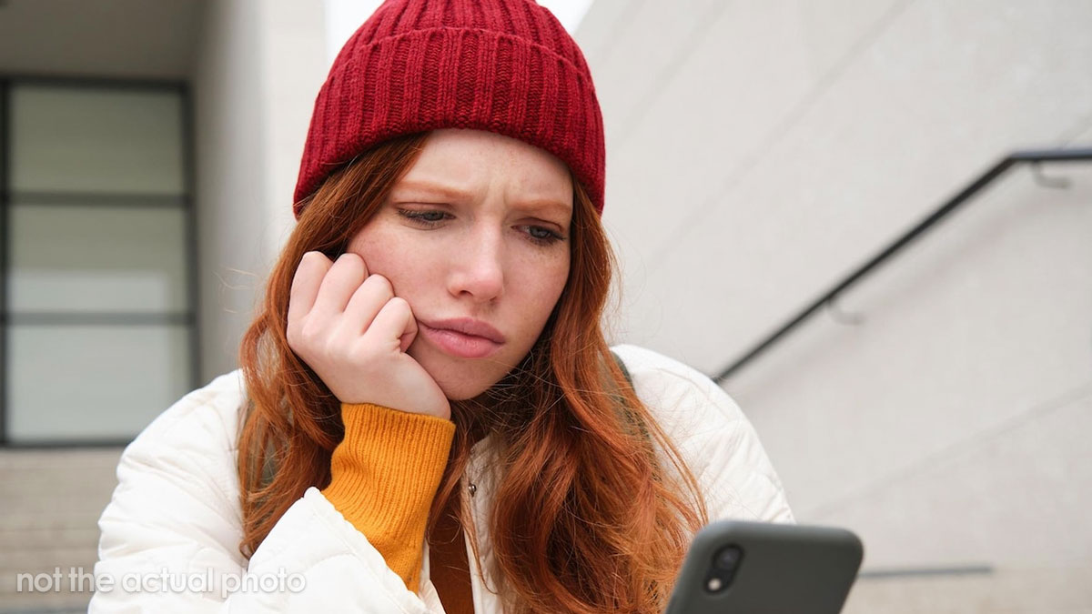 Woman Falls For Therapist, Considers Leaving Partner, Shocked By Silence After Drunk Text