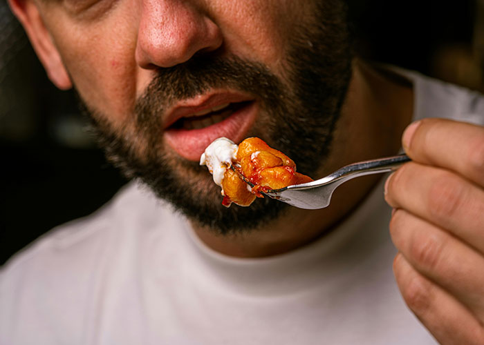 Man Is Sick Of Being Forced To Suffer Through Every Dinner With GF, Finally Loses Patience Man Is Sick Of Being Forced To Suffer Through Every Dinner With GF, Finally Loses Patience