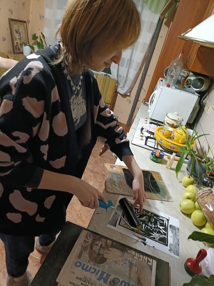 I Invited Students To My Place During The Holidays To Create Linocuts (15 Pics) I Invited Students To My Place During The Holidays To Create Linocuts (15 Pics)