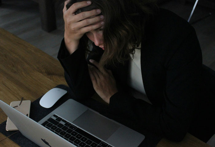 Woman Considers Cutting Out Her Favorite Cousin From Her Life After How Nasty She Became As A Mom Woman Considers Cutting Out Her Favorite Cousin From Her Life After How Nasty She Became As A Mom