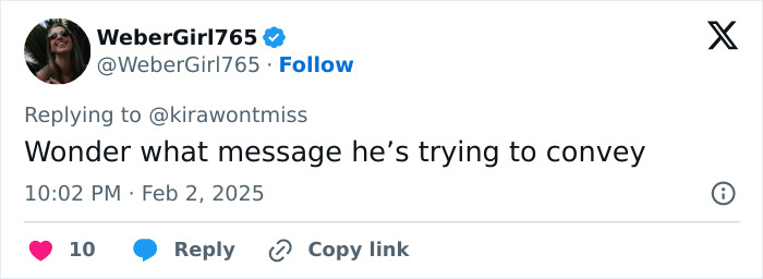 Tweet questioning the message behind Jaden and Willow Smith's 2025 Grammys outfits. Tweet questioning the message behind Jaden and Willow Smith's 2025 Grammys outfits.