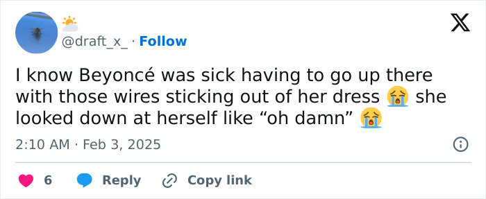 Tweet about Beyoncé's wardrobe malfunction at the Grammys, mentioning wires sticking out of her dress. Tweet about Beyoncé's wardrobe malfunction at the Grammys, mentioning wires sticking out of her dress.