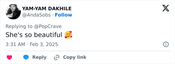 Tweet showing positive comment on beauty related to a Grammys dress discussion. Tweet showing positive comment on beauty related to a Grammys dress discussion.