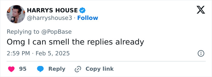 Tweet responding humorously to viral Jonathan Bailey muscles photo. Tweet responding humorously to viral Jonathan Bailey muscles photo.