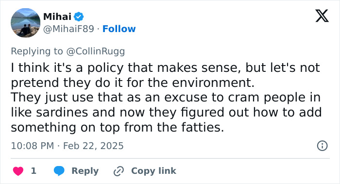 Tweet discussing airlines' discrimination policy on fees for obese passengers. Tweet discussing airlines' discrimination policy on fees for obese passengers.