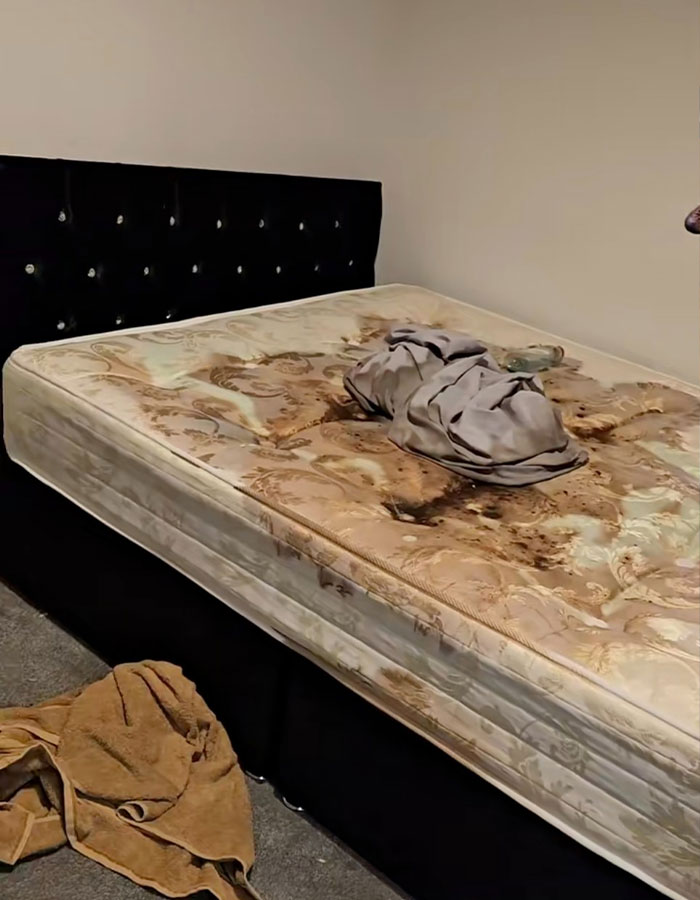 Harry Potter Airbnb with a stained mattress and messy sheets, showcasing poor guest conditions. Harry Potter Airbnb with a stained mattress and messy sheets, showcasing poor guest conditions.