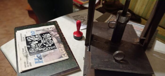 I Invited Students To My Place During The Holidays To Create Linocuts (15 Pics) I Invited Students To My Place During The Holidays To Create Linocuts (15 Pics)