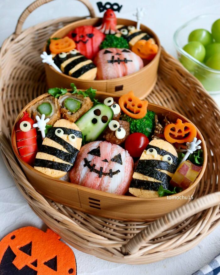 Creative lunchbox with Halloween-themed food by a talented Japanese artist, featuring cute and spooky designs.