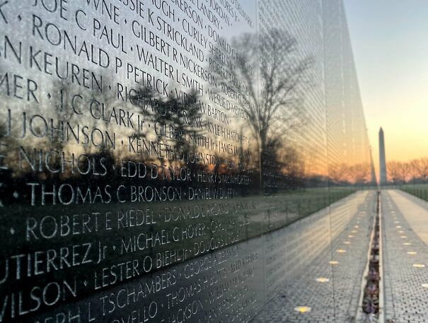 Vietnam_Veterans_Memorial_reflection_in_low_light-67b345840a201.jpg