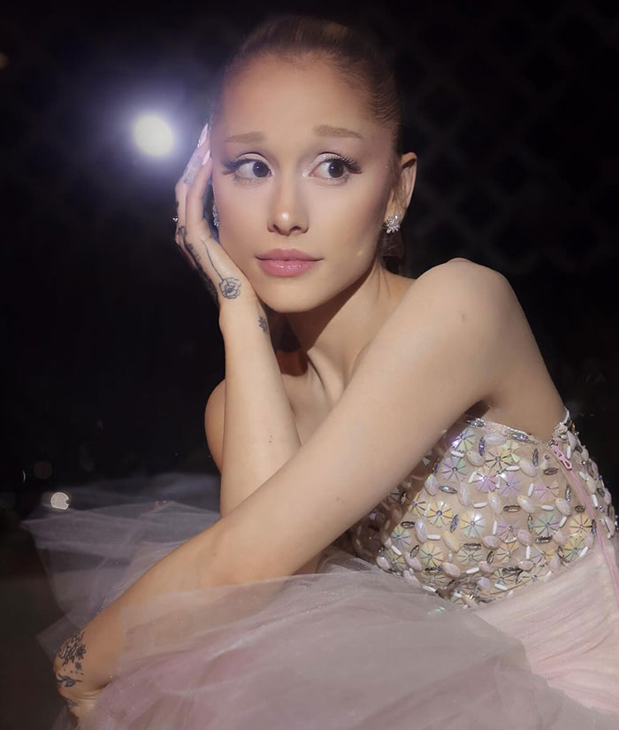 Ariana Grande in a sparkling dress looking concerned at an event, highlighting extremely thin appearance. Ariana Grande in a sparkling dress looking concerned at an event, highlighting extremely thin appearance.