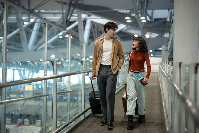 “Would 1000000% Be The End For Me”: Guy Flies Home Without GF, Makes Her Doubt Their Relationship “Would 1000000% Be The End For Me”: Guy Flies Home Without GF, Makes Her Doubt Their Relationship