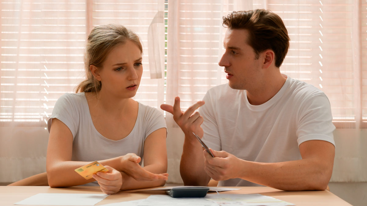 Man Knows GF Is Broke, Makes Her Believe The Trip He’s Taking Her On Is On Him And His Family