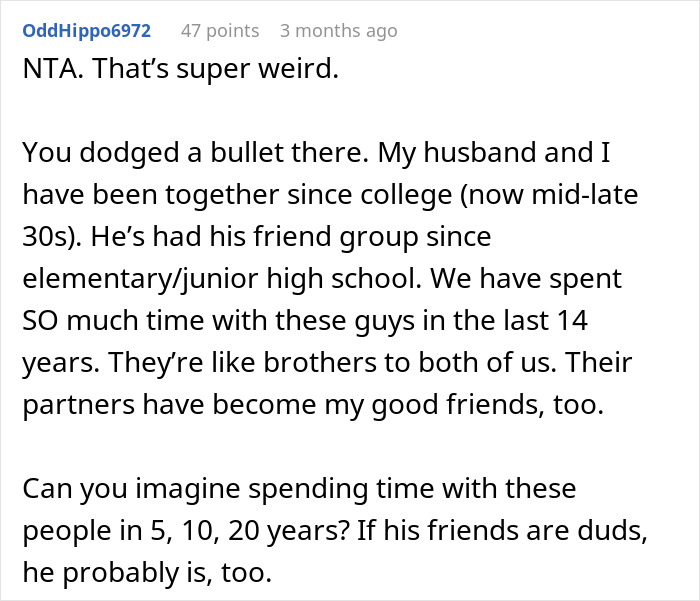 Text post discussing a friend group and relationships, mentioning how odd it is when friends eat leftovers. Text post discussing a friend group and relationships, mentioning how odd it is when friends eat leftovers.