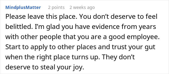 Text exchange discussing feeling uncomfortable in a group chat, advising to trust your gut and leave the place. Text exchange discussing feeling uncomfortable in a group chat, advising to trust your gut and leave the place.