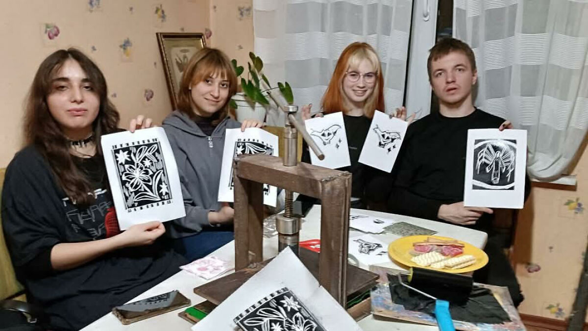 I Invited Students To My Place During The Holidays To Create Linocuts (15 Pics)