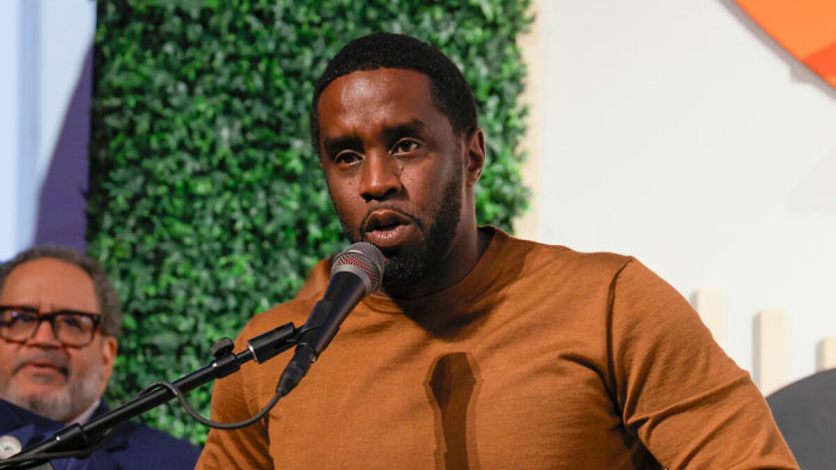 “Ship’s About To Sink”: Diddy’s Lawyer Abruptly Quits As Trial Date Approaches