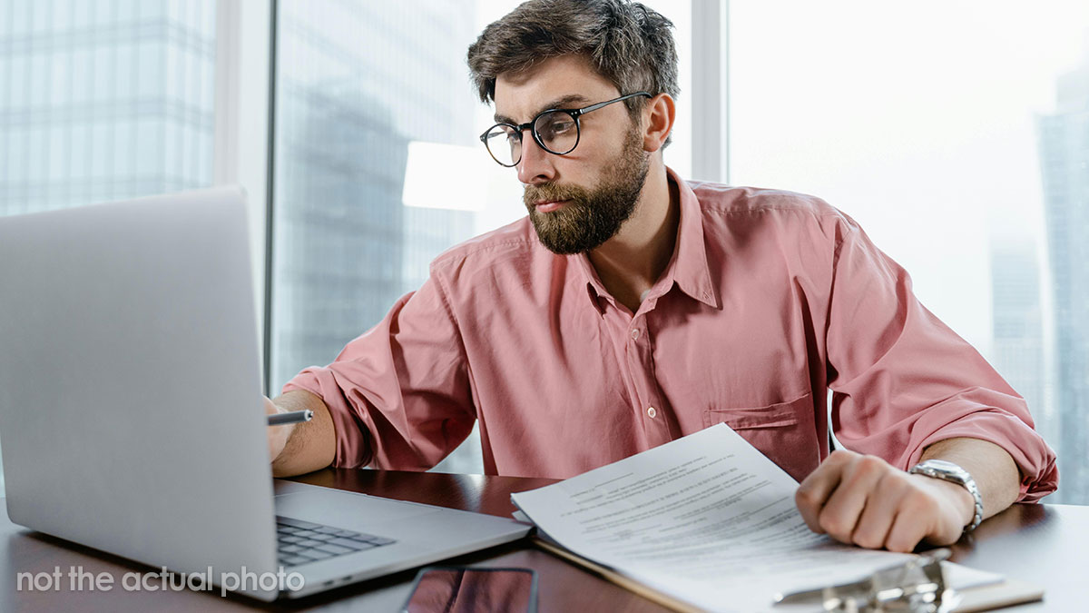 Guy Ends Up In Trouble With HR After Helping Out A Coworker In An Emergency, Ignores Her In Return