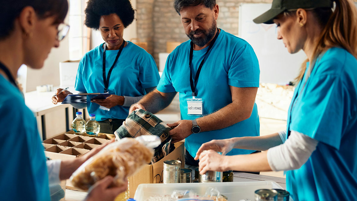 “She Tells Me It’s Not Funny”: Person Has No Idea How Food Banks Work, Gets Escorted By Security