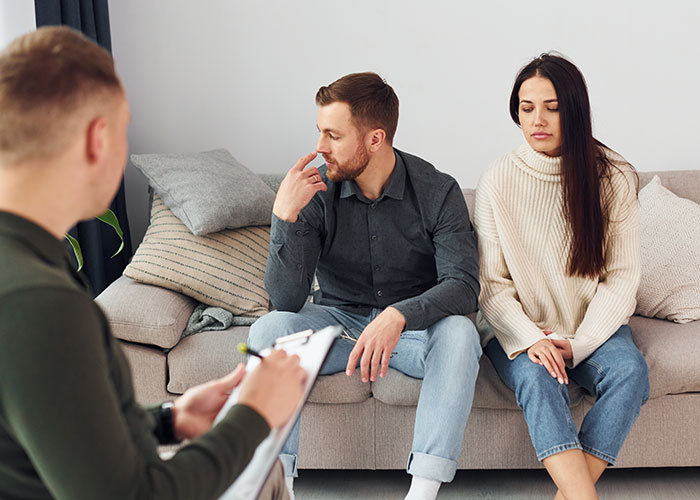 Man Confused Why Wife Lies About Him To Her Friends, Finds Even More Text Conversations Man Confused Why Wife Lies About Him To Her Friends, Finds Even More Text Conversations