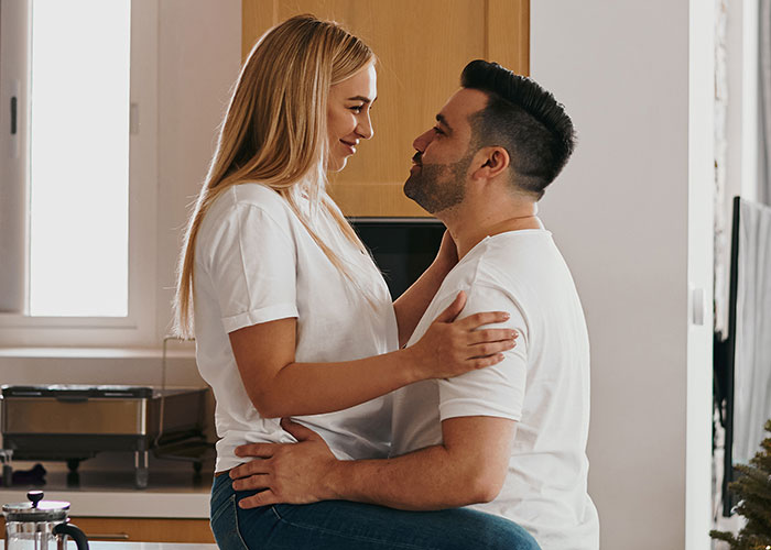 Man Confused Why Wife Lies About Him To Her Friends, Finds Even More Text Conversations Man Confused Why Wife Lies About Him To Her Friends, Finds Even More Text Conversations