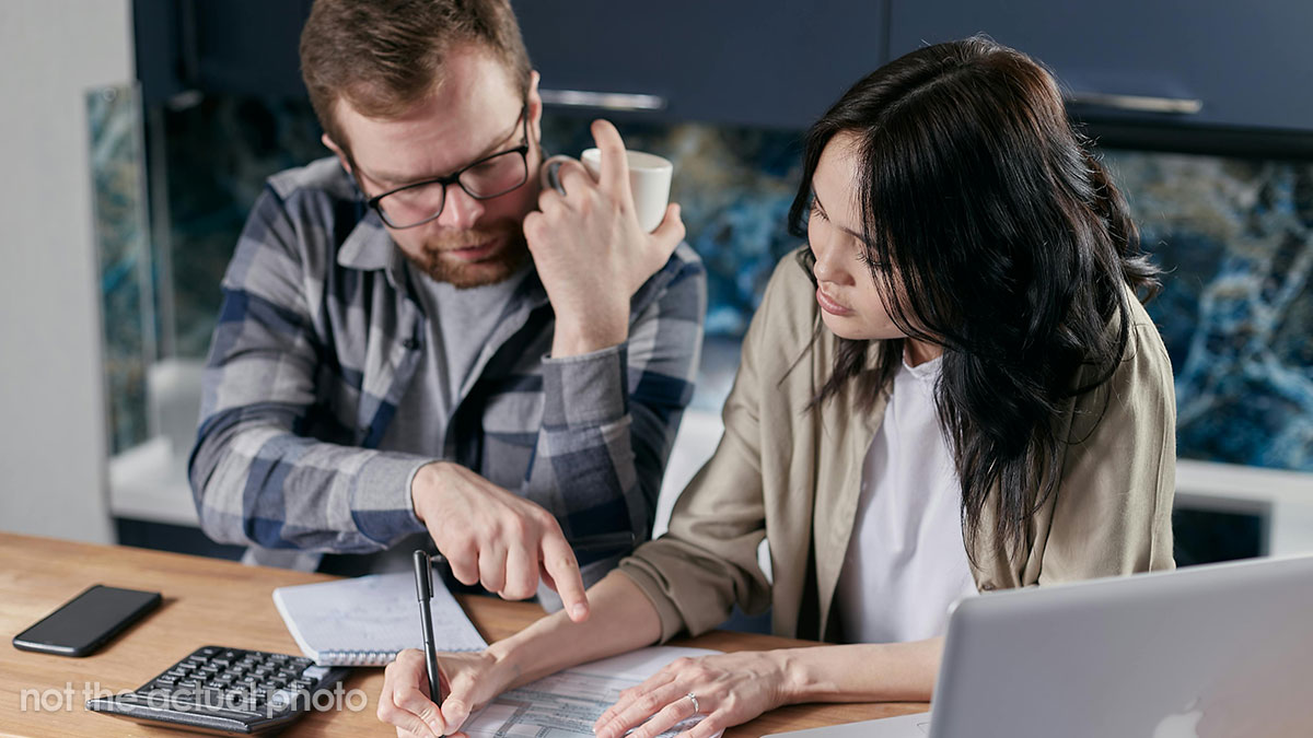 Netizens Are Split Whether This Man Is A Jerk Or Plain Stupid After Kicking Out His Pregnant GF