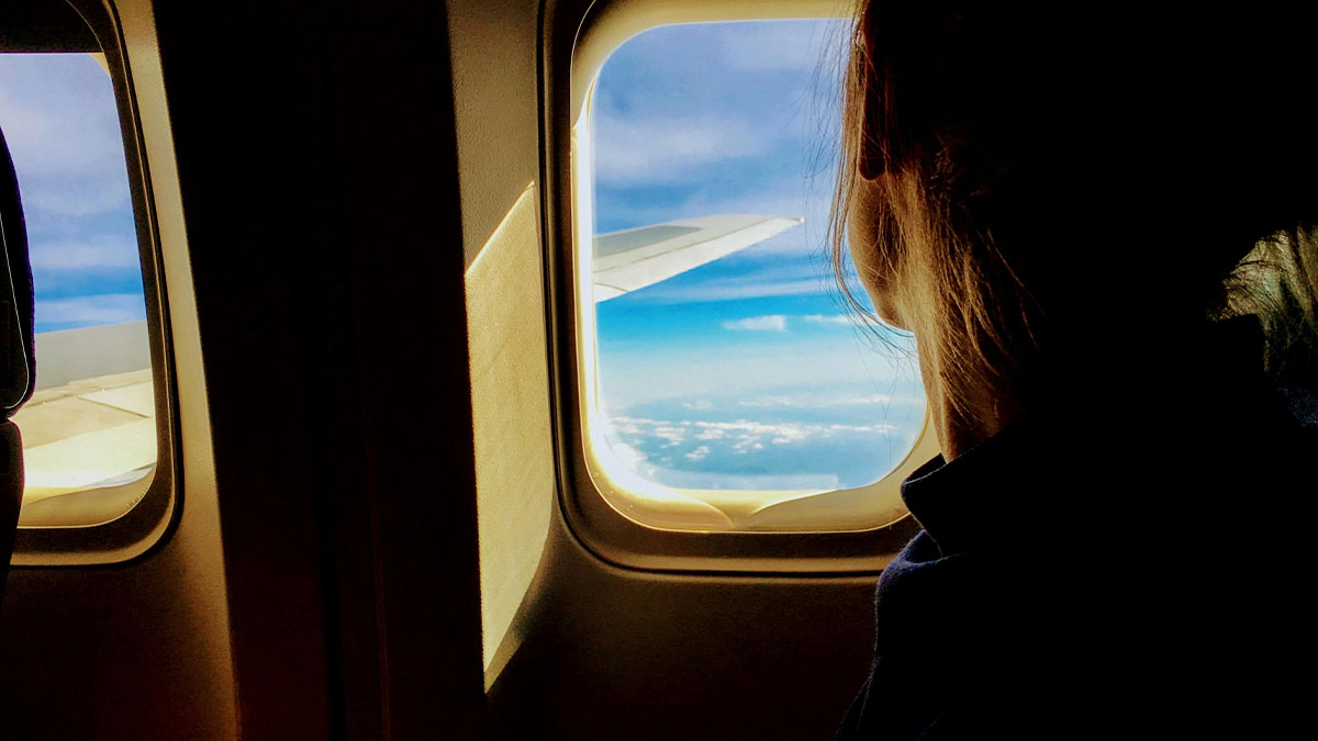 Man Goes Full Broadway Trying To Snatch A Window Seat, Ends Up With Nothing But Embarrassment