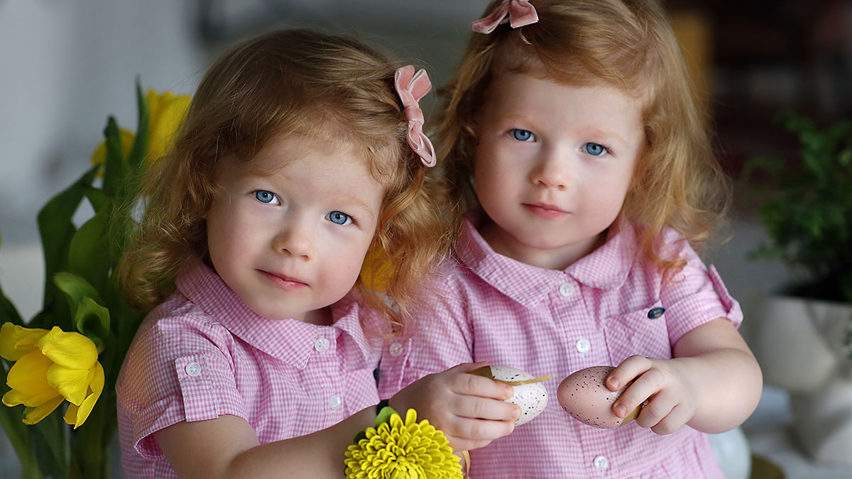 Mother Defends Twins’ Individuality, Family Calls Her Selfish Over Matching Outfits