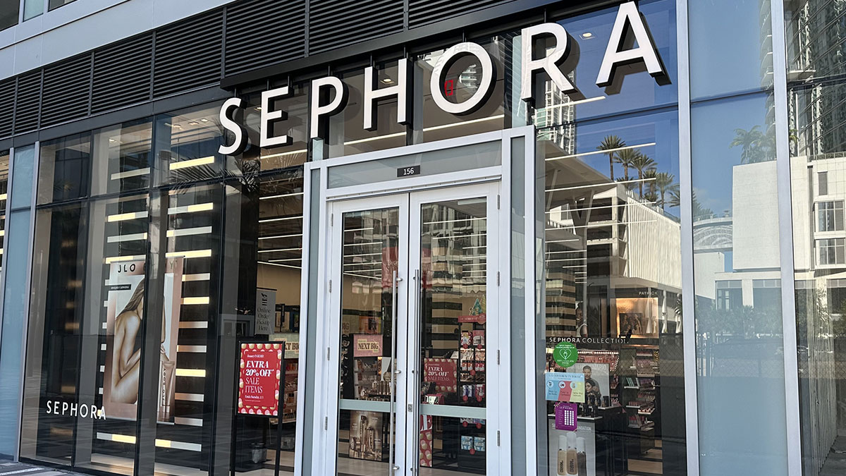 Woman Shares “Friendly Reminder” To Not Use Sephora Testers On Your Face, Gets Shamed Online