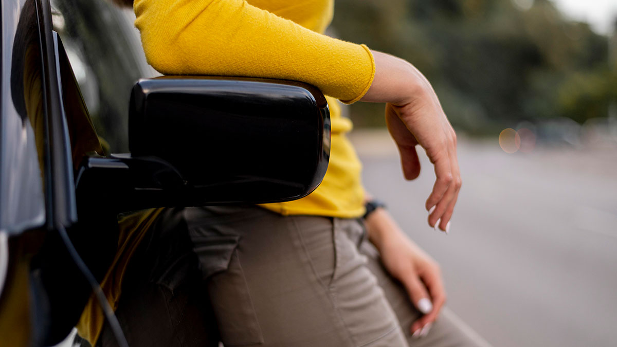 HOA Karen Thinks She Owns The Parking Lot, Learns A Hard Lesson When She Can’t Get Back In Her Car