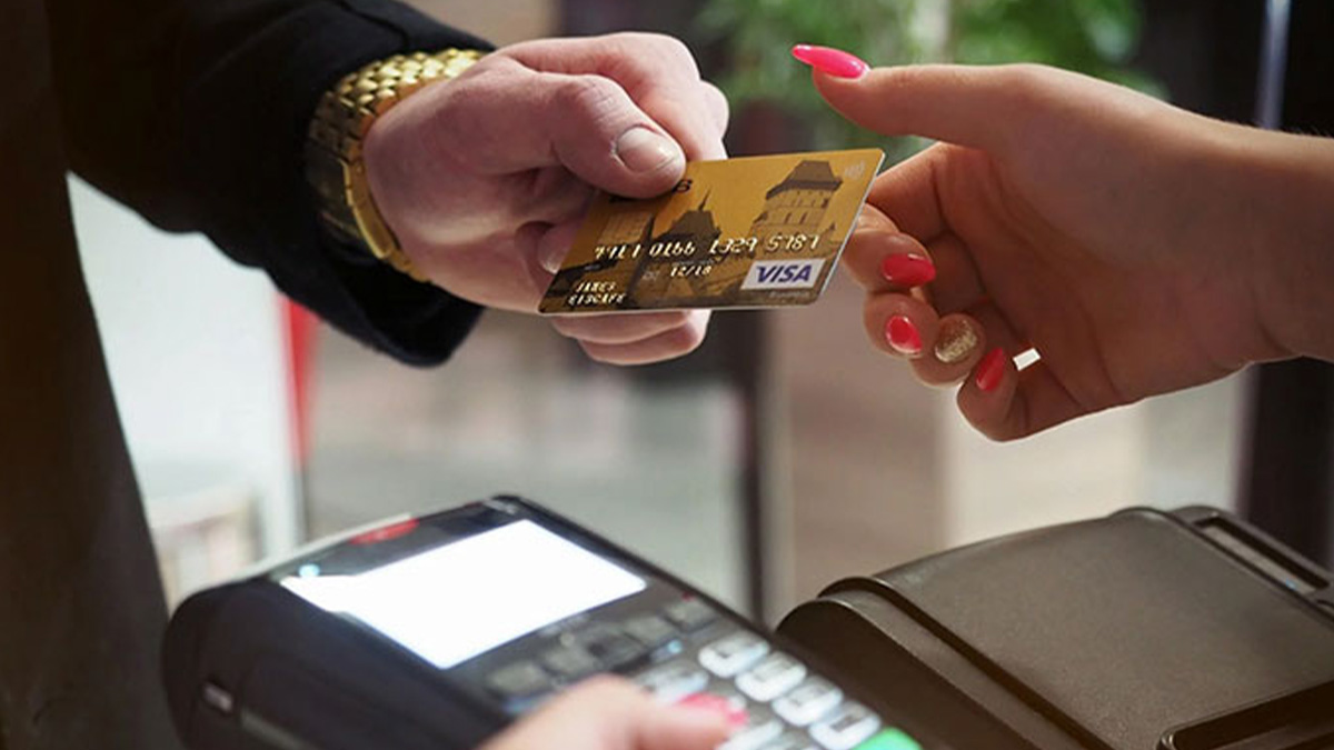 Man Refuses To Continue Pay-It-Forward Chain, Asks The Internet If He’s A Jerk