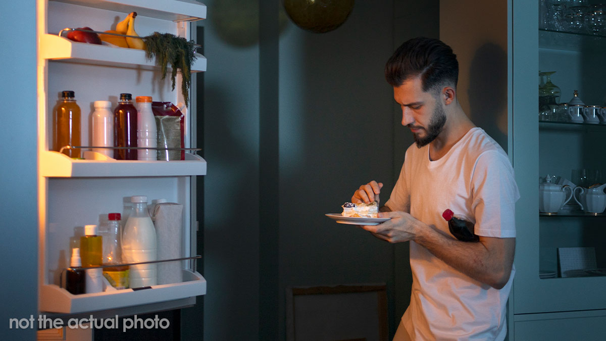 Guy Tricks Picky, Food Thieving Roomie Causing Him To Barf By Planting Mozzarella “Laced” Hot Dog