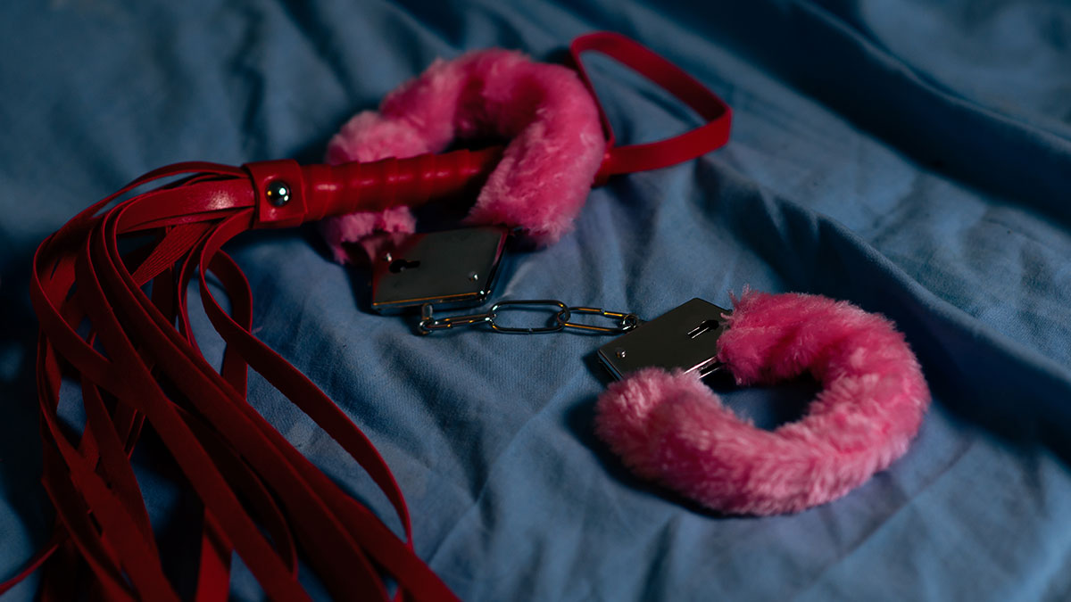 43 Times Housekeepers Were Taken Aback By Things Left In Rooms: “Forgot His Inflatable Girlfriend”