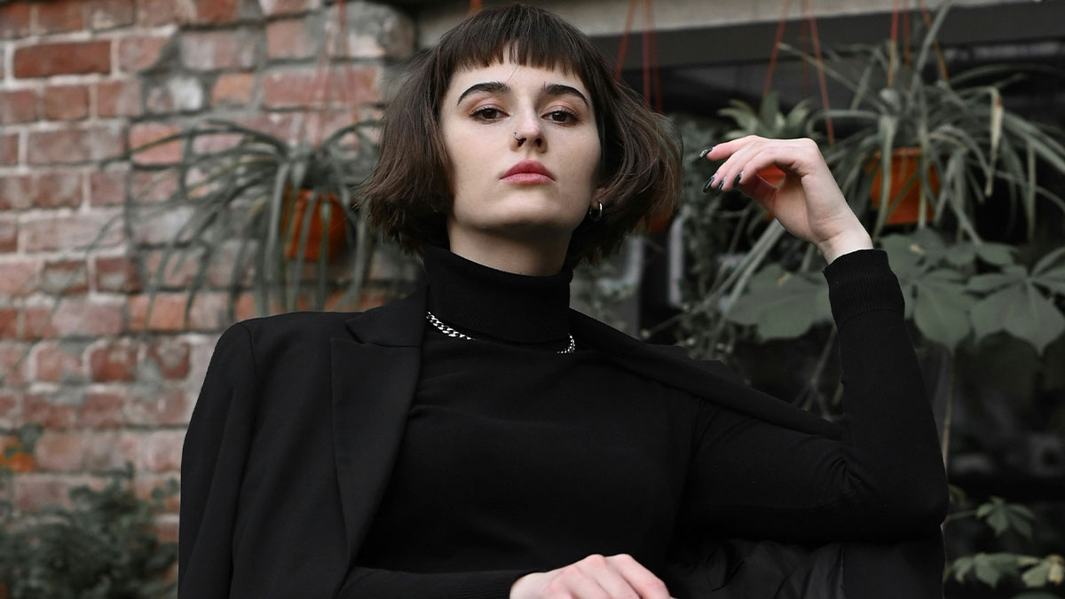 High School Graduate Puts Absent Mom In Her Place When She Comments On Her Prom Outfit