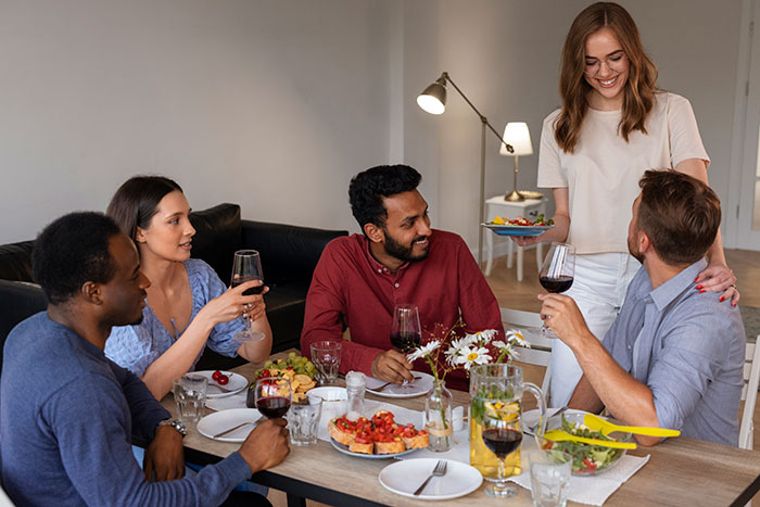 Woman Watches As BF’s Friends Feast Without Them, Awkward Night Ends The Relationship Woman Watches As BF’s Friends Feast Without Them, Awkward Night Ends The Relationship