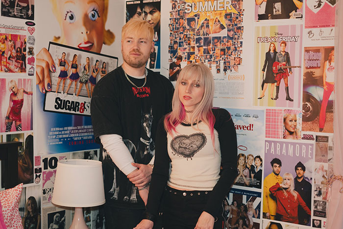 11 Side-By-Side Pics That Are Proof That We Peaked As A Society In The 2000s 11 Side-By-Side Pics That Are Proof That We Peaked As A Society In The 2000s