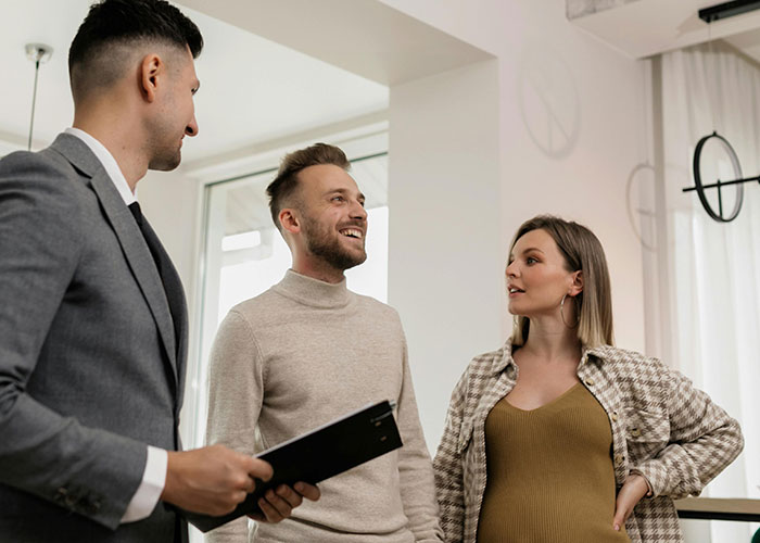 Man Shows No Interest In Marrying His Long-Time Girlfriend Until She Tries To Buy A House Alone Man Shows No Interest In Marrying His Long-Time Girlfriend Until She Tries To Buy A House Alone