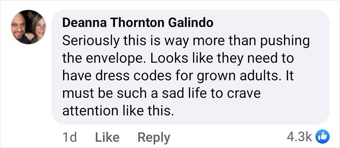 “Plumber’s Crack”: Internet Reacts To Risqué Red Carpet Trend Of Stars Flashing Their Rears “Plumber’s Crack”: Internet Reacts To Risqué Red Carpet Trend Of Stars Flashing Their Rears