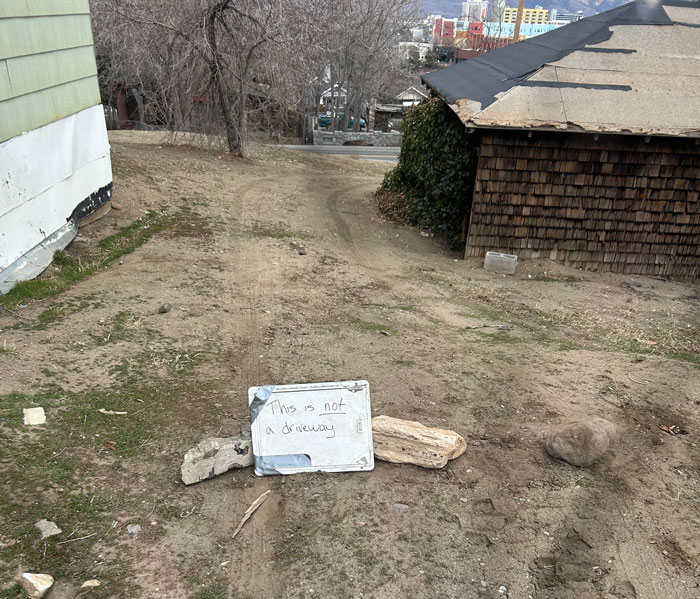 “This Is Not A Driveway”: Woman Prepares A Boulder-Sized Reality Check For Jerk Neighbors “This Is Not A Driveway”: Woman Prepares A Boulder-Sized Reality Check For Jerk Neighbors