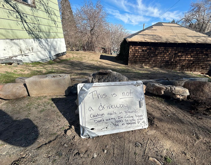 “This Is Not A Driveway”: Woman Prepares A Boulder-Sized Reality Check For Jerk Neighbors “This Is Not A Driveway”: Woman Prepares A Boulder-Sized Reality Check For Jerk Neighbors