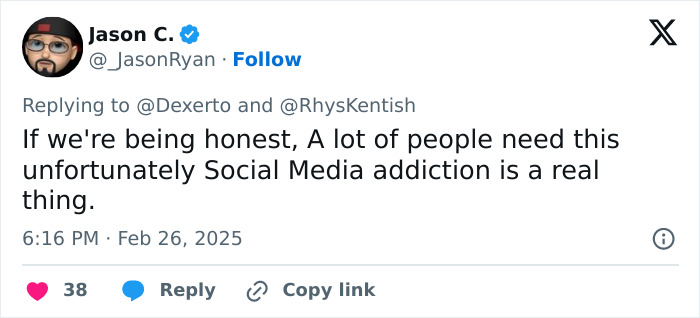 Tweet about app requiring outdoor activity to address social media addiction. Tweet about app requiring outdoor activity to address social media addiction.