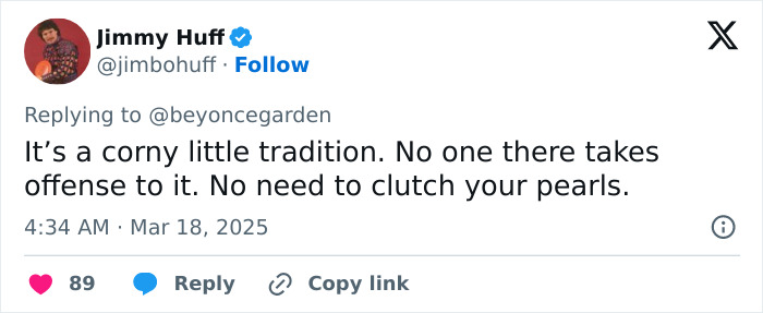 Tweet by @jimbohuff about a tradition related to a statue, noting it's harmless and not offensive. Tweet by @jimbohuff about a tradition related to a statue, noting it's harmless and not offensive.