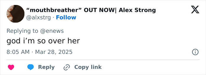 Tweet from user reacting to JoJo Siwa's new shaved rainbow style, expressing disinterest. Tweet from user reacting to JoJo Siwa's new shaved rainbow style, expressing disinterest.
